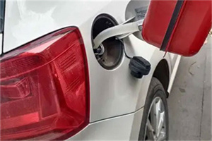 卧龙24小时救援车收费标准