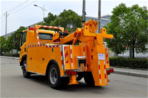 卧龙高速路拖车费